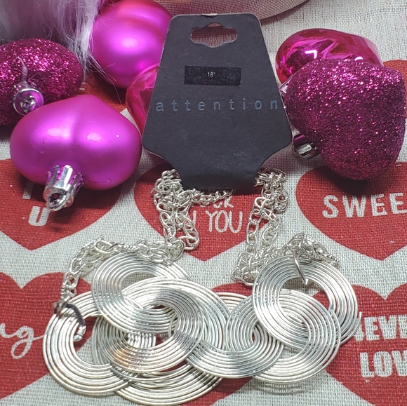 Beautiful 18" silvertone Statement Necklace NWT. - Picture 3 of 12